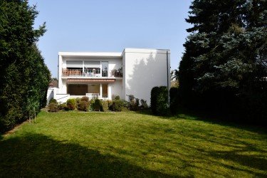 Hauptbild **RESERVIERT** Attraktives großzügiges Zweifamilienhaus im Bauhausstil in Darmstadt-Arheilgen