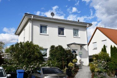 Hauptbild Gepflegtes Einfamilienhaus in herrlicher Feldrandlage von Fränkisch-Crumbach