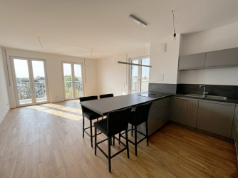 Hauptbild Helligkeit & Eichenholz: Barrierefreie 3-Zimmer-Wohnung mit West-Dachterrasse & Fernblick